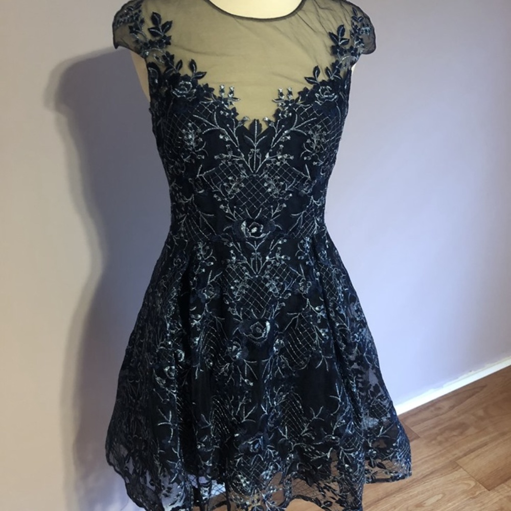 Marchesa Notte - Size 10